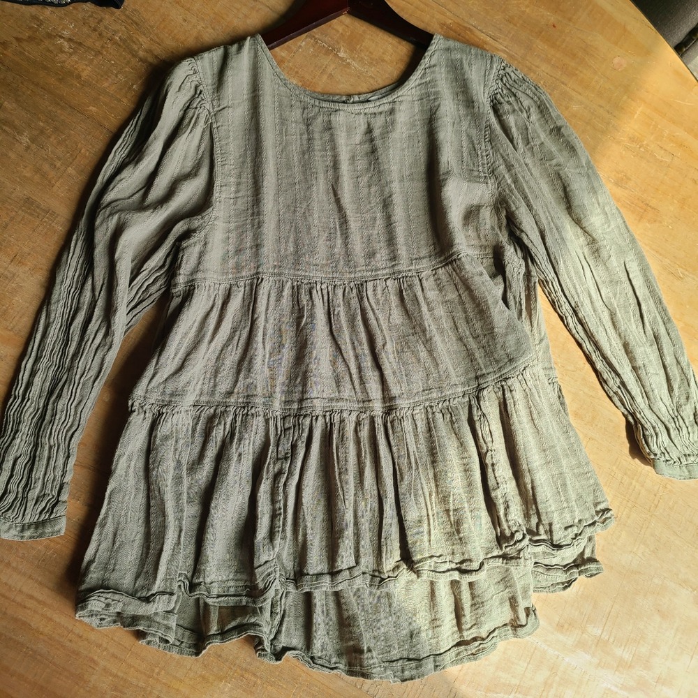 American Eagle Babydoll Shirt Blouse Small‎ Green Ruffle Open Back Boho Textured